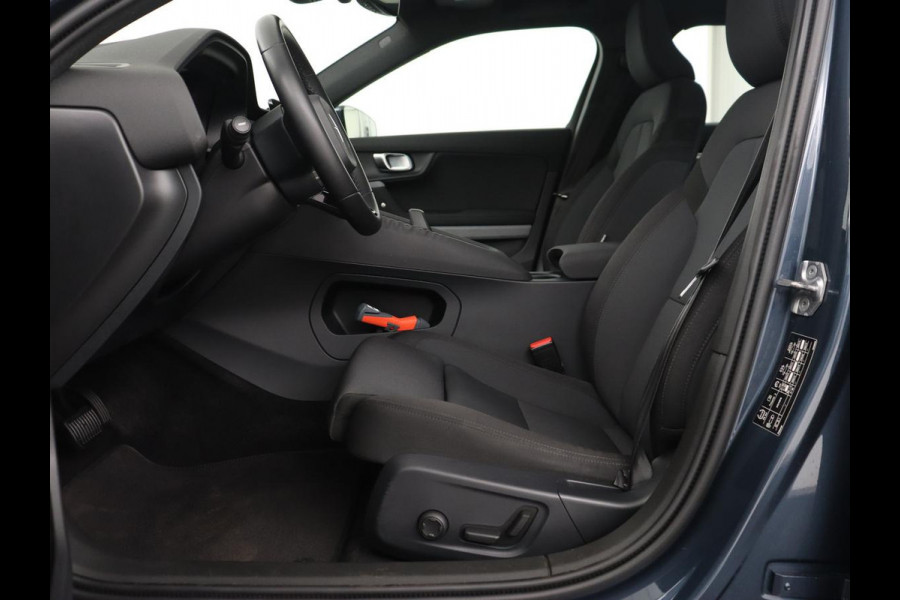 Polestar 2 Long Range Dual Motor Launch Edition 78kWh | Panoramadak | Trekhaak | Stoel & stuurverwarming | 360 camera | Adaptive cruise | Harman/Kardon | Carplay