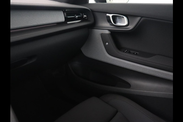 Polestar 2 Long Range Dual Motor Launch Edition 78kWh | Panoramadak | Trekhaak | Stoel & stuurverwarming | 360 camera | Adaptive cruise | Harman/Kardon | Carplay