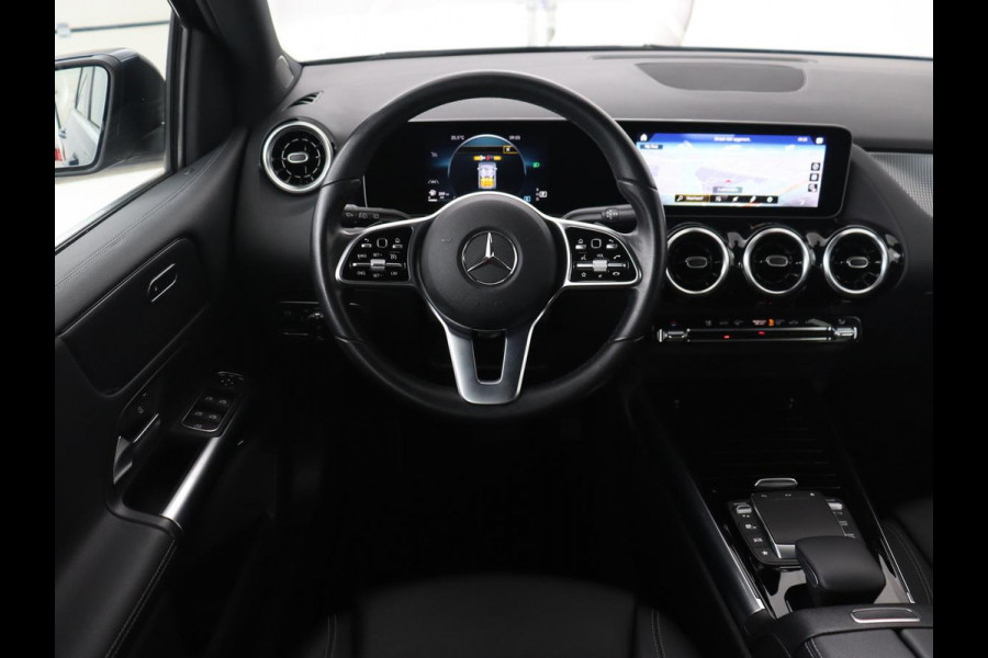 Mercedes-Benz B-Klasse 180 Advantage | Stoelverwarming | Camera | Carplay | Trekhaak | Full LED | Navigatie | Half leder | Climate control | Park Assist