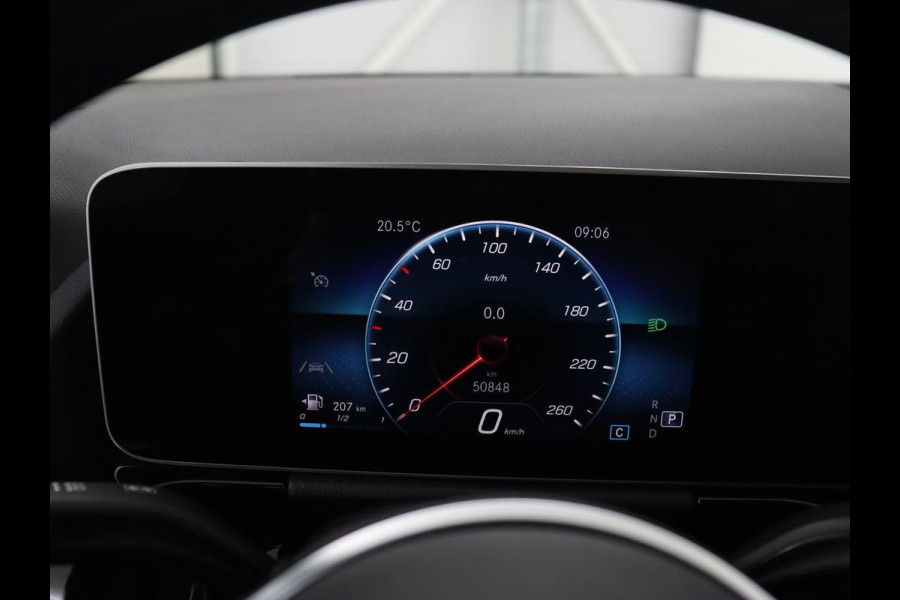 Mercedes-Benz B-Klasse 180 Advantage | Stoelverwarming | Camera | Carplay | Trekhaak | Full LED | Navigatie | Half leder | Climate control | Park Assist