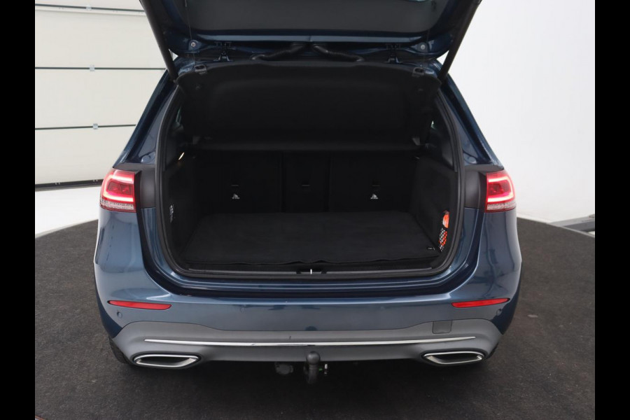 Mercedes-Benz B-Klasse 180 Advantage | Stoelverwarming | Camera | Carplay | Trekhaak | Full LED | Navigatie | Half leder | Climate control | Park Assist