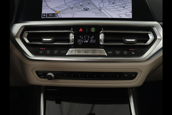 BMW 3-serie 330e eDrive Luxury Line | Panoramadak | Leder | Trekhaak | Stoelverwarming | Carplay | Sportstoelen | Live Cockpit | Parkeerhulp