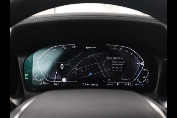 BMW 3-serie 330e eDrive Luxury Line | Panoramadak | Leder | Trekhaak | Stoelverwarming | Carplay | Sportstoelen | Live Cockpit | Parkeerhulp