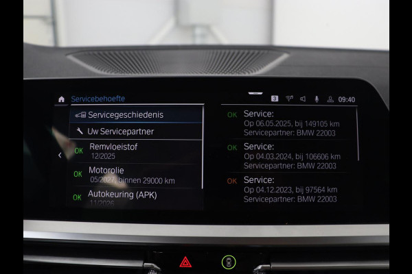 BMW 3-serie 330e eDrive Luxury Line | Panoramadak | Leder | Trekhaak | Stoelverwarming | Carplay | Sportstoelen | Live Cockpit | Parkeerhulp