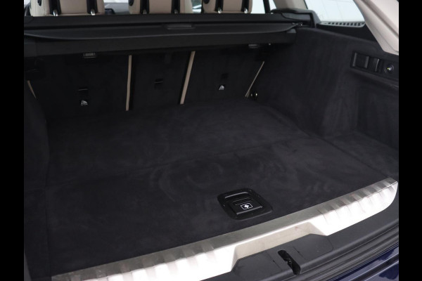 BMW 3-serie 330e eDrive Luxury Line | Panoramadak | Leder | Trekhaak | Stoelverwarming | Carplay | Sportstoelen | Live Cockpit | Parkeerhulp