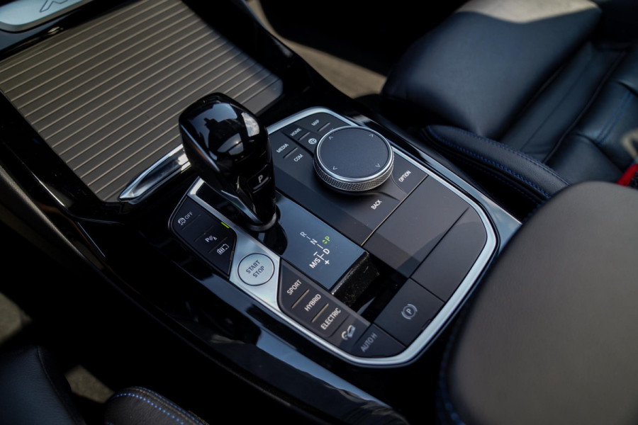 BMW X3 XDrive30e High Executive | Panorama | Driving Assistant | HuD | Harman/Kardon | ACC | Lane Assist | Adaptieve LED | Memory