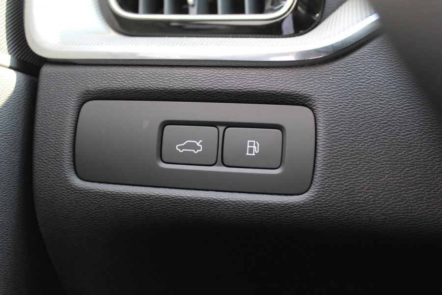 Volvo XC60 2.0 T8 Plug-in hybrid AWD Core Bright | Elek. Trekhaak | Panoramadak |