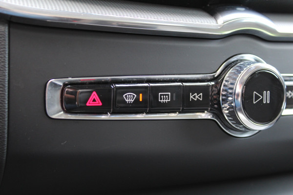 Volvo XC60 2.0 T8 Plug-in hybrid AWD Core Bright | Elek. Trekhaak | Panoramadak |