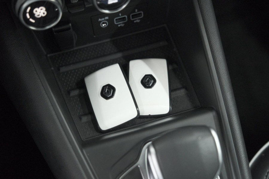 Renault Captur 1.6 E-Tech Plug-in Hybrid 160 Intens | Trekhaak | Camera | Adaptieve Cruise Control | Dodehoekdetectie