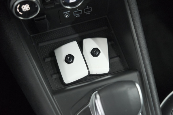 Renault Captur 1.6 E-Tech Plug-in Hybrid 160 Intens | Trekhaak | Camera | Adaptieve Cruise Control | Dodehoekdetectie