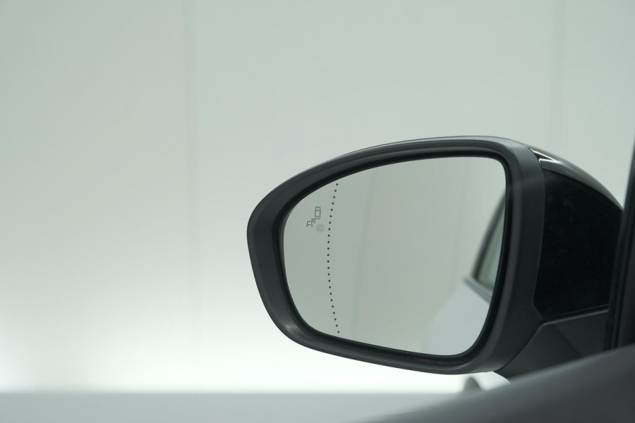 Renault Captur 1.6 E-Tech Plug-in Hybrid 160 Intens | Trekhaak | Camera | Adaptieve Cruise Control | Dodehoekdetectie