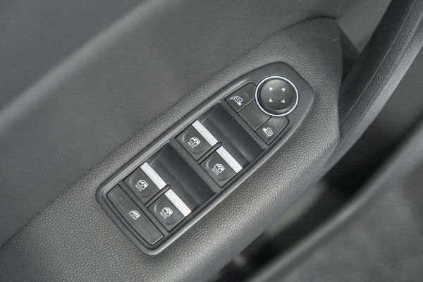Renault Captur 1.6 E-Tech Plug-in Hybrid 160 Intens | Trekhaak | Camera | Adaptieve Cruise Control | Dodehoekdetectie