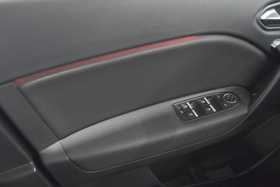 Renault Captur 1.6 E-Tech Plug-in Hybrid 160 Intens | Trekhaak | Camera | Adaptieve Cruise Control | Dodehoekdetectie