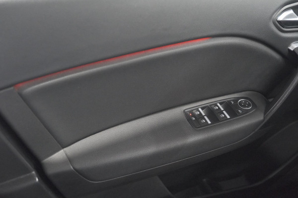 Renault Captur 1.6 E-Tech Plug-in Hybrid 160 Intens | Trekhaak | Camera | Adaptieve Cruise Control | Dodehoekdetectie