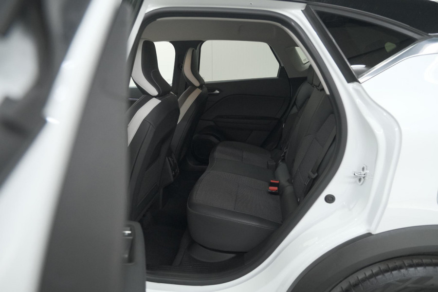 Renault Captur 1.6 E-Tech Plug-in Hybrid 160 Intens | Trekhaak | Camera | Adaptieve Cruise Control | Dodehoekdetectie