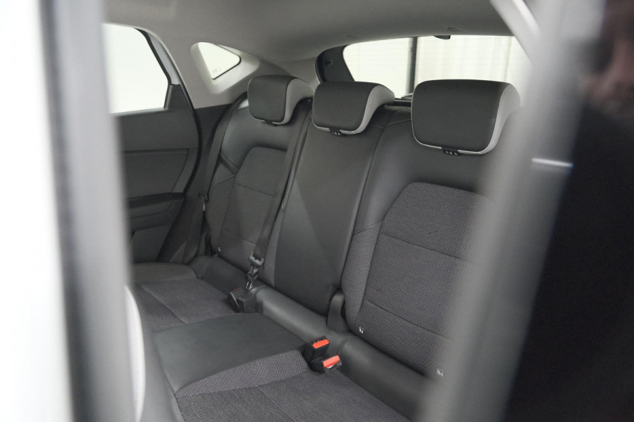 Renault Captur 1.6 E-Tech Plug-in Hybrid 160 Intens | Trekhaak | Camera | Adaptieve Cruise Control | Dodehoekdetectie