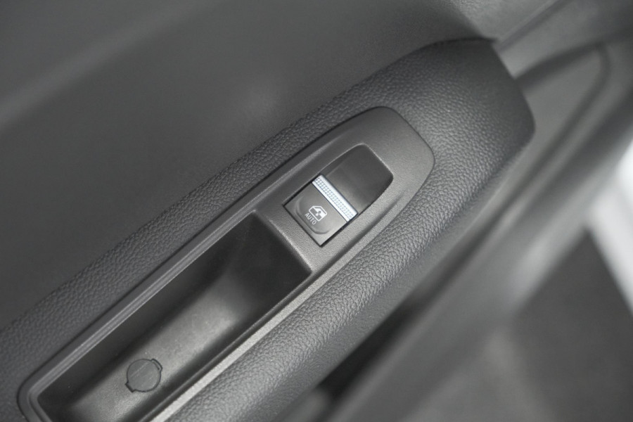 Renault Captur 1.6 E-Tech Plug-in Hybrid 160 Intens | Trekhaak | Camera | Adaptieve Cruise Control | Dodehoekdetectie