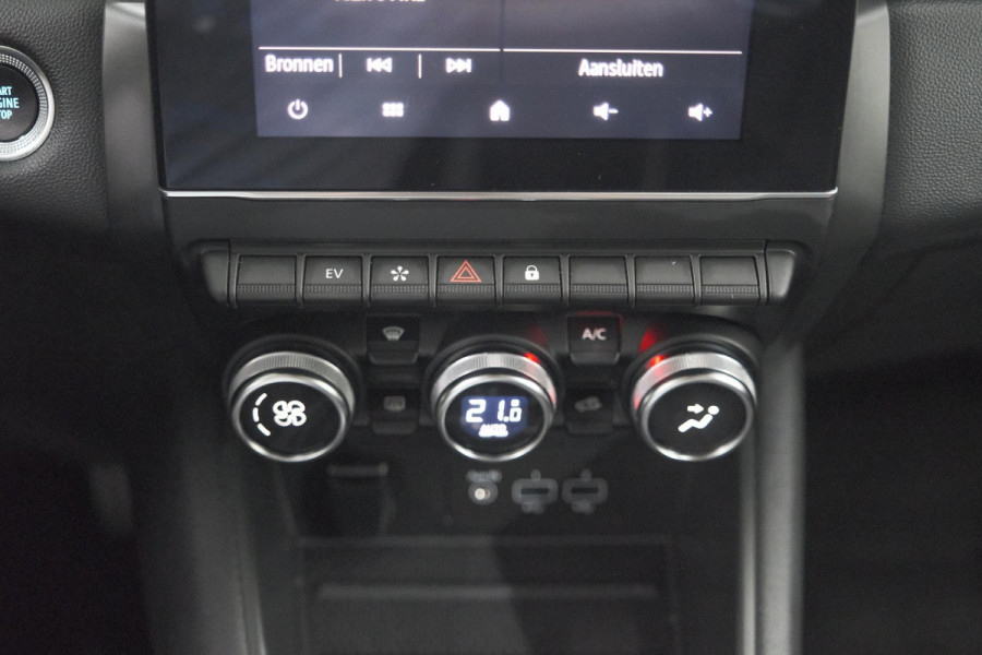 Renault Captur 1.6 E-Tech Plug-in Hybrid 160 Intens | Trekhaak | Camera | Adaptieve Cruise Control | Dodehoekdetectie