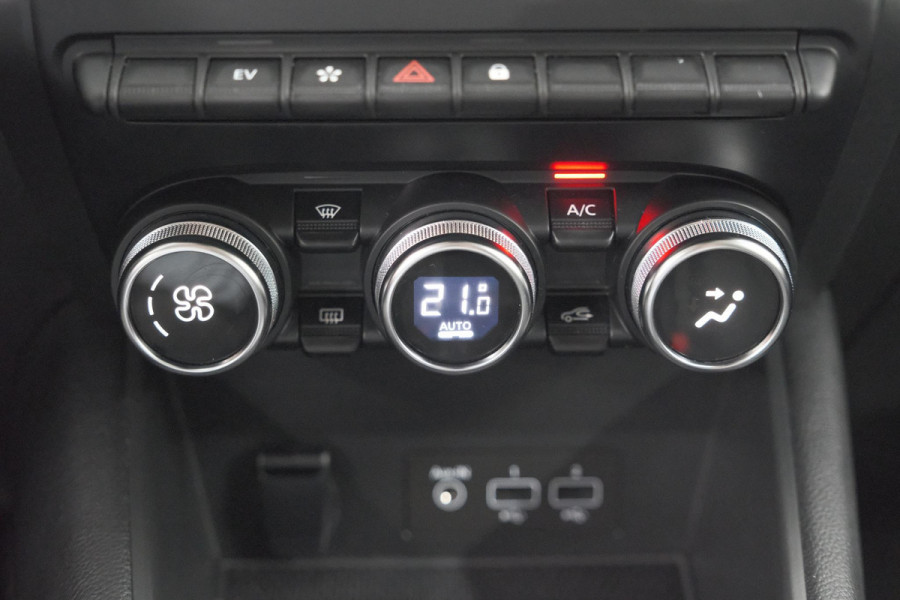 Renault Captur 1.6 E-Tech Plug-in Hybrid 160 Intens | Trekhaak | Camera | Adaptieve Cruise Control | Dodehoekdetectie