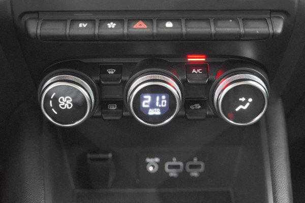 Renault Captur 1.6 E-Tech Plug-in Hybrid 160 Intens | Trekhaak | Camera | Adaptieve Cruise Control | Dodehoekdetectie