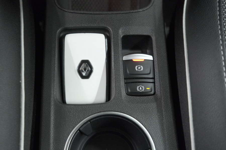 Renault Captur 1.6 E-Tech Plug-in Hybrid 160 Intens | Trekhaak | Camera | Adaptieve Cruise Control | Dodehoekdetectie