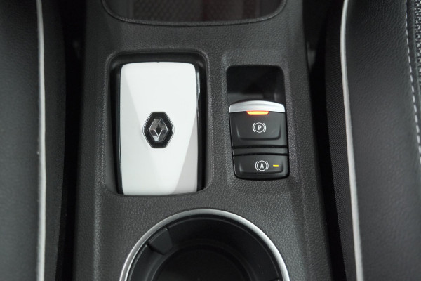 Renault Captur 1.6 E-Tech Plug-in Hybrid 160 Intens | Trekhaak | Camera | Adaptieve Cruise Control | Dodehoekdetectie