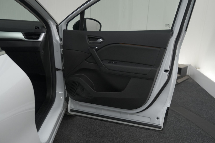 Renault Captur 1.6 E-Tech Plug-in Hybrid 160 Intens | Trekhaak | Camera | Adaptieve Cruise Control | Dodehoekdetectie