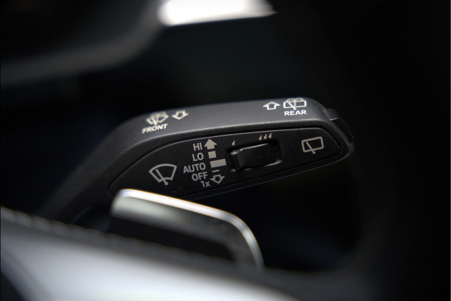 Audi e-tron 50 quattro S edition 71 kWh | S Line | Black Edition | Bang & Olufsen | Panoramadak | Head-Up Display | Trekhaak | Memory Seats | Ambiance Verlichting | Camera | Luchtvering | Adaptive Cruise Control | Keyless | Matrix