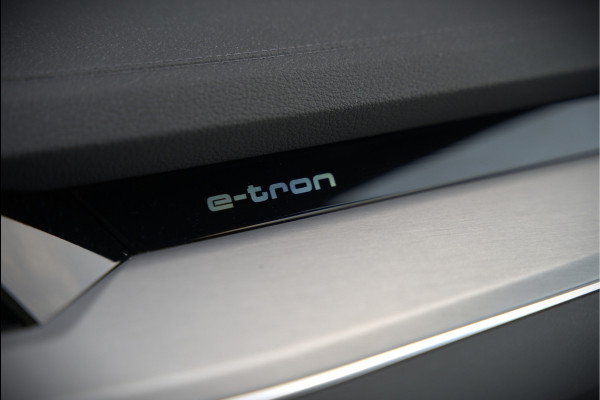 Audi e-tron 50 quattro S edition 71 kWh | S Line | Black Edition | Bang & Olufsen | Panoramadak | Head-Up Display | Trekhaak | Memory Seats | Ambiance Verlichting | Camera | Luchtvering | Adaptive Cruise Control | Keyless | Matrix