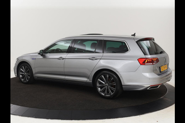 Volkswagen Passat 1.4 TSI PHEV GTE | Panoramadak | Stoelverwarming | Camera | Virtual Cockpit | Leder/Alcantara | Carplay | Matrix LED | Massage | Navigatie | Dodehoek detectie