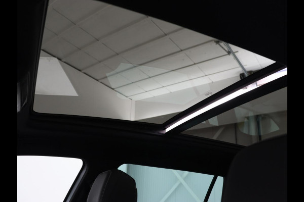 Volkswagen Passat 1.4 TSI PHEV GTE | Panoramadak | Stoelverwarming | Camera | Virtual Cockpit | Leder/Alcantara | Carplay | Matrix LED | Massage | Navigatie | Dodehoek detectie