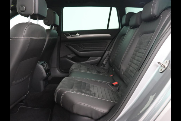 Volkswagen Passat 1.4 TSI PHEV GTE | Panoramadak | Stoelverwarming | Camera | Virtual Cockpit | Leder/Alcantara | Carplay | Matrix LED | Massage | Navigatie | Dodehoek detectie