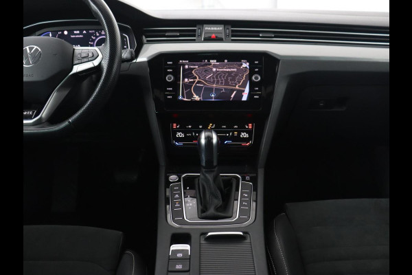 Volkswagen Passat 1.4 TSI PHEV GTE | Panoramadak | Stoelverwarming | Camera | Virtual Cockpit | Leder/Alcantara | Carplay | Matrix LED | Massage | Navigatie | Dodehoek detectie