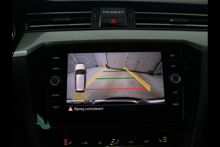Volkswagen Passat 1.4 TSI PHEV GTE | Panoramadak | Stoelverwarming | Camera | Virtual Cockpit | Leder/Alcantara | Carplay | Matrix LED | Massage | Navigatie | Dodehoek detectie