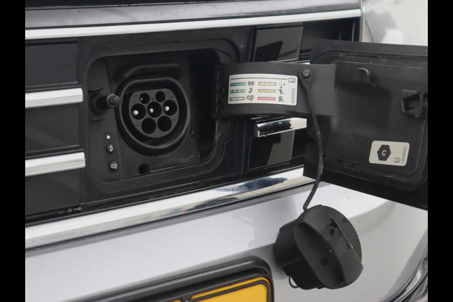 Volkswagen Passat 1.4 TSI PHEV GTE | Panoramadak | Stoelverwarming | Camera | Virtual Cockpit | Leder/Alcantara | Carplay | Matrix LED | Massage | Navigatie | Dodehoek detectie