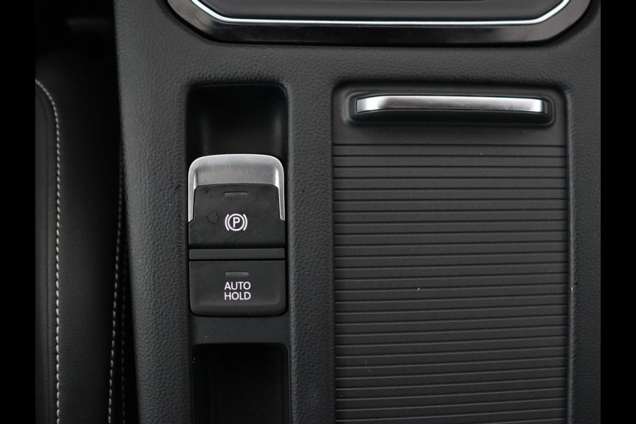 Volkswagen Passat 1.4 TSI PHEV GTE | Panoramadak | Stoelverwarming | Camera | Virtual Cockpit | Leder/Alcantara | Carplay | Matrix LED | Massage | Navigatie | Dodehoek detectie