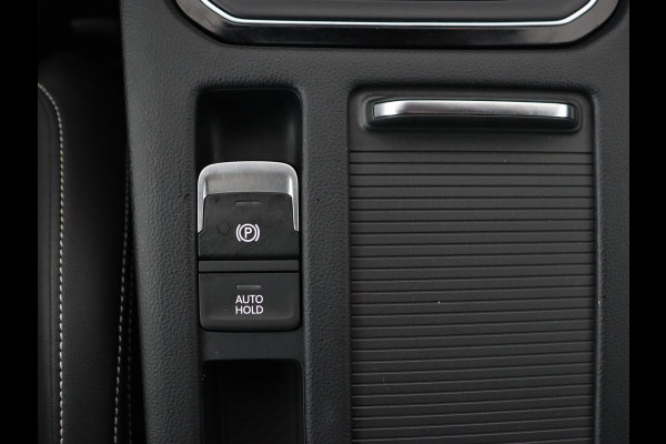Volkswagen Passat 1.4 TSI PHEV GTE | Panoramadak | Stoelverwarming | Camera | Virtual Cockpit | Leder/Alcantara | Carplay | Matrix LED | Massage | Navigatie | Dodehoek detectie