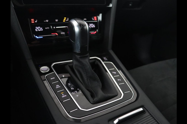 Volkswagen Passat 1.4 TSI PHEV GTE | Panoramadak | Stoelverwarming | Camera | Virtual Cockpit | Leder/Alcantara | Carplay | Matrix LED | Massage | Navigatie | Dodehoek detectie