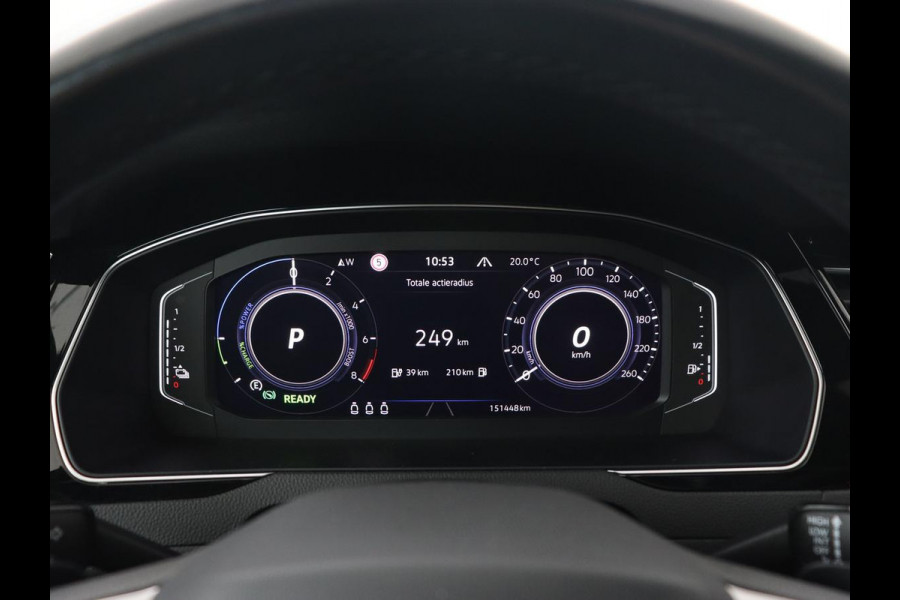 Volkswagen Passat 1.4 TSI PHEV GTE | Panoramadak | Stoelverwarming | Camera | Virtual Cockpit | Leder/Alcantara | Carplay | Matrix LED | Massage | Navigatie | Dodehoek detectie