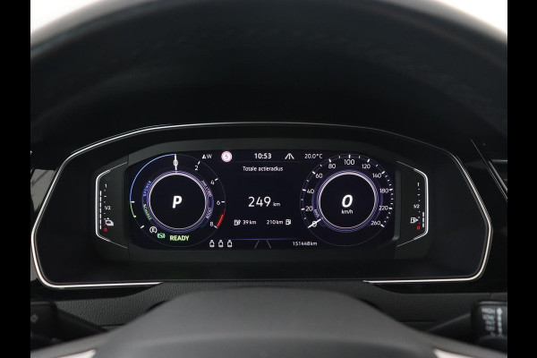 Volkswagen Passat 1.4 TSI PHEV GTE | Panoramadak | Stoelverwarming | Camera | Virtual Cockpit | Leder/Alcantara | Carplay | Matrix LED | Massage | Navigatie | Dodehoek detectie
