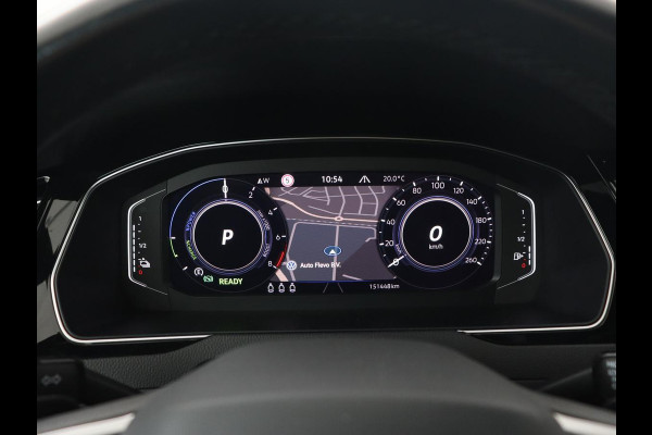Volkswagen Passat 1.4 TSI PHEV GTE | Panoramadak | Stoelverwarming | Camera | Virtual Cockpit | Leder/Alcantara | Carplay | Matrix LED | Massage | Navigatie | Dodehoek detectie
