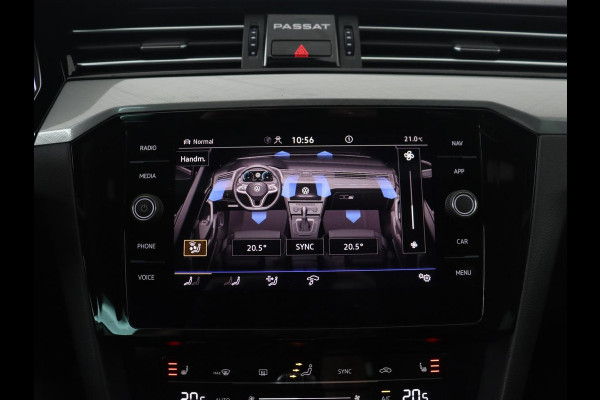 Volkswagen Passat 1.4 TSI PHEV GTE | Panoramadak | Stoelverwarming | Camera | Virtual Cockpit | Leder/Alcantara | Carplay | Matrix LED | Massage | Navigatie | Dodehoek detectie
