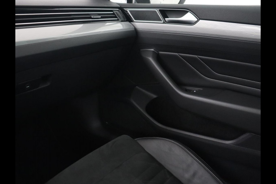 Volkswagen Passat 1.4 TSI PHEV GTE | Panoramadak | Stoelverwarming | Camera | Virtual Cockpit | Leder/Alcantara | Carplay | Matrix LED | Massage | Navigatie | Dodehoek detectie
