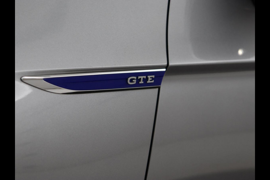 Volkswagen Passat 1.4 TSI PHEV GTE | Panoramadak | Stoelverwarming | Camera | Virtual Cockpit | Leder/Alcantara | Carplay | Matrix LED | Massage | Navigatie | Dodehoek detectie