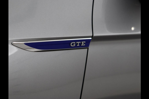 Volkswagen Passat 1.4 TSI PHEV GTE | Panoramadak | Stoelverwarming | Camera | Virtual Cockpit | Leder/Alcantara | Carplay | Matrix LED | Massage | Navigatie | Dodehoek detectie