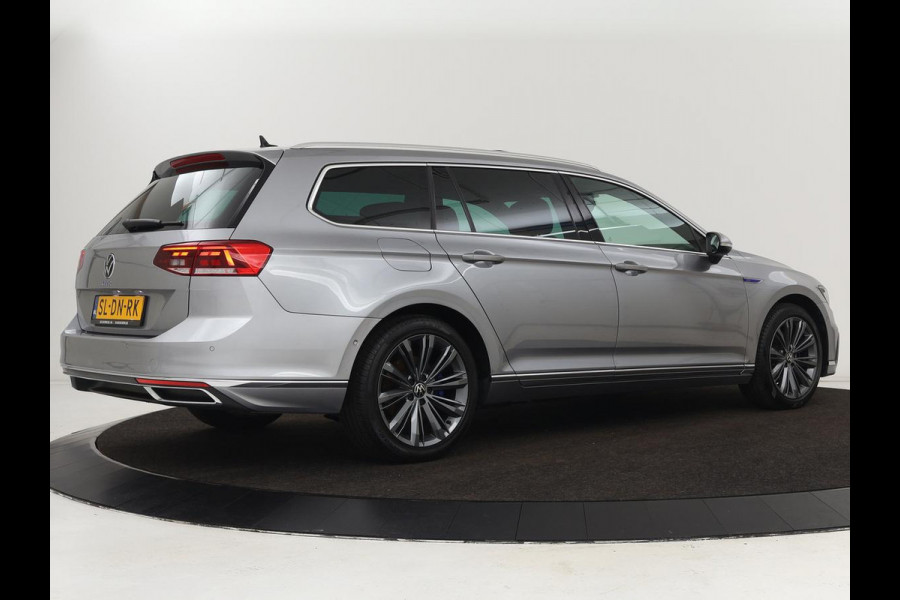 Volkswagen Passat 1.4 TSI PHEV GTE | Panoramadak | Stoelverwarming | Camera | Virtual Cockpit | Leder/Alcantara | Carplay | Matrix LED | Massage | Navigatie | Dodehoek detectie