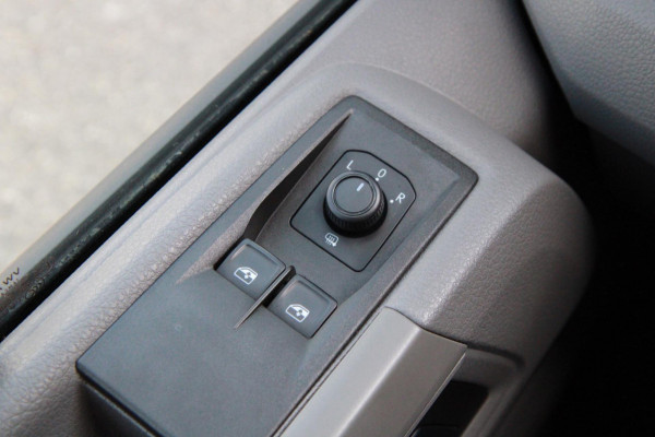 Volkswagen Crafter 35 2.0 TDI L3H2 / App connect / Gev. Stoel / Cruise / dealer onderhouden