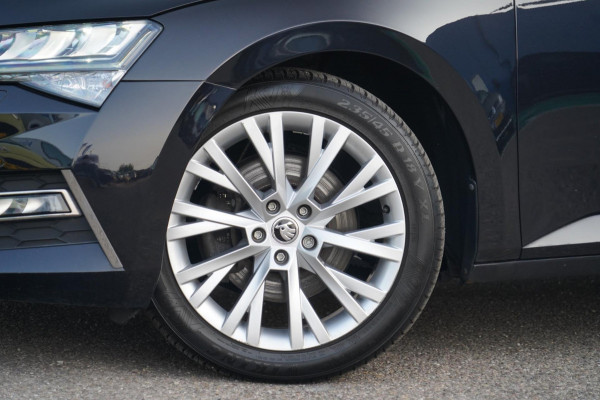 Škoda Superb Combi 1.4 TSI iV Business Edition / 125dkm NAP / Camera / LED / Trekhaak / ACC / Side Assist