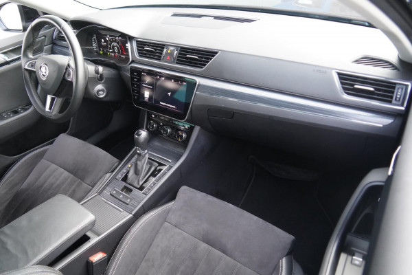Škoda Superb Combi 1.4 TSI iV Business Edition / 125dkm NAP / Camera / LED / Trekhaak / ACC / Side Assist