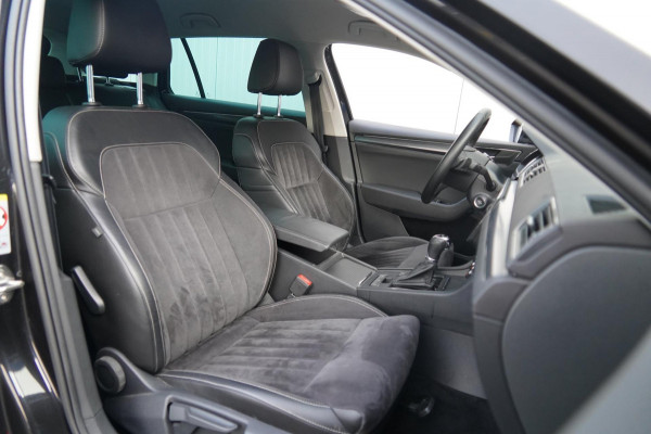 Škoda Superb Combi 1.4 TSI iV Business Edition / 125dkm NAP / Camera / LED / Trekhaak / ACC / Side Assist